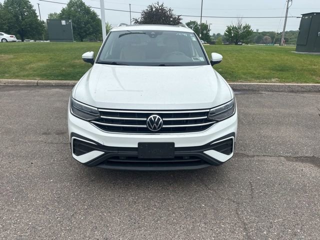 Used 2022 Volkswagen Tiguan SE w/ Panoramic Sunroof Package AWD/4WD image 8