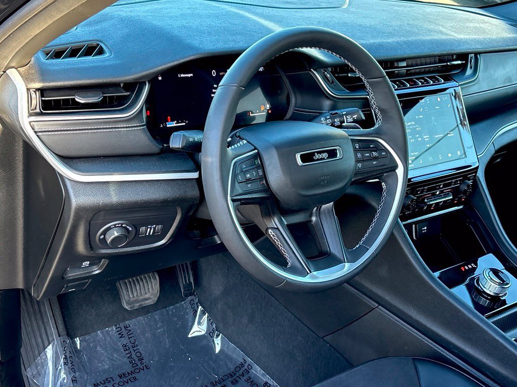 Used 2023 Jeep Grand Cherokee Altitude RWD image 8