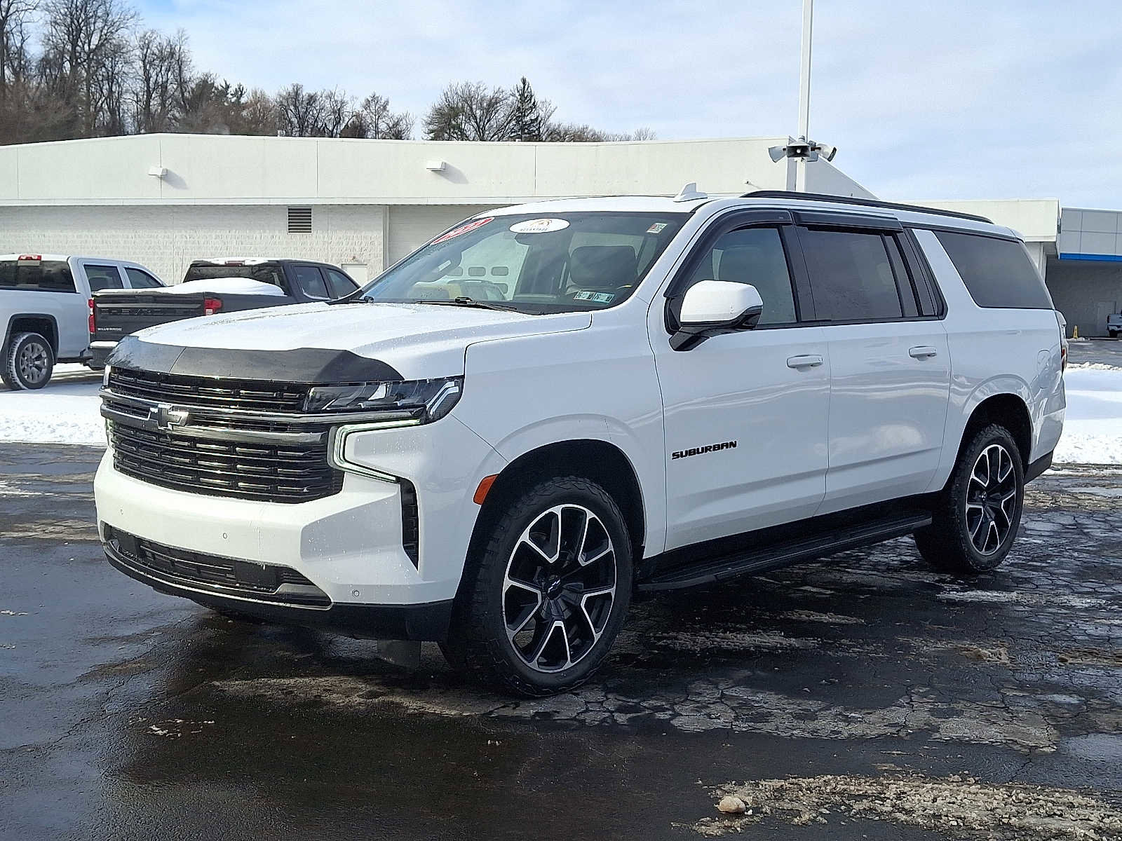 Used 2022 Chevrolet Suburban RST w/ Luxury Package image 3