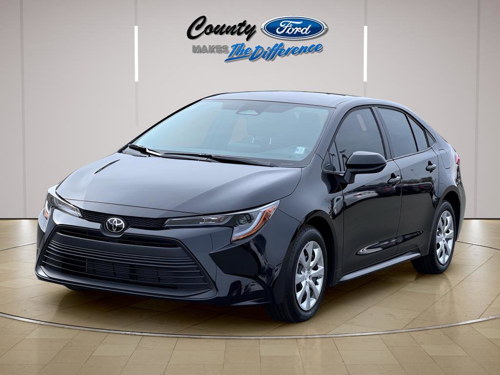 Used 2026 Toyota Corolla LE image 2