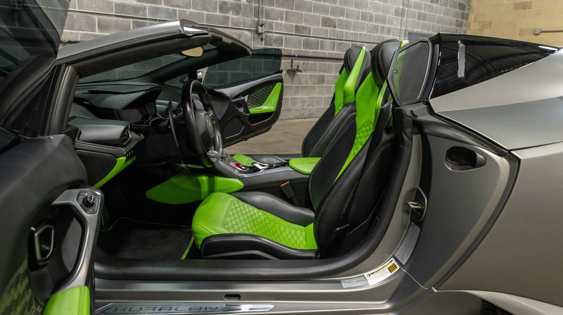Used 2017 Lamborghini Huracan LP 580-2 RWD image 37