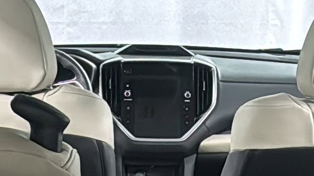 Certified 2025 Subaru Ascent Limited w/ Popular Package #2 image 21