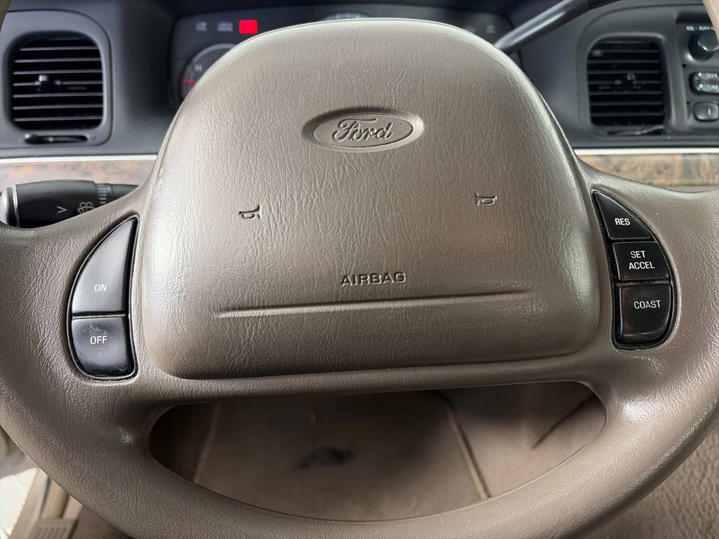 Used 1999 Ford Crown Victoria RWD image 16