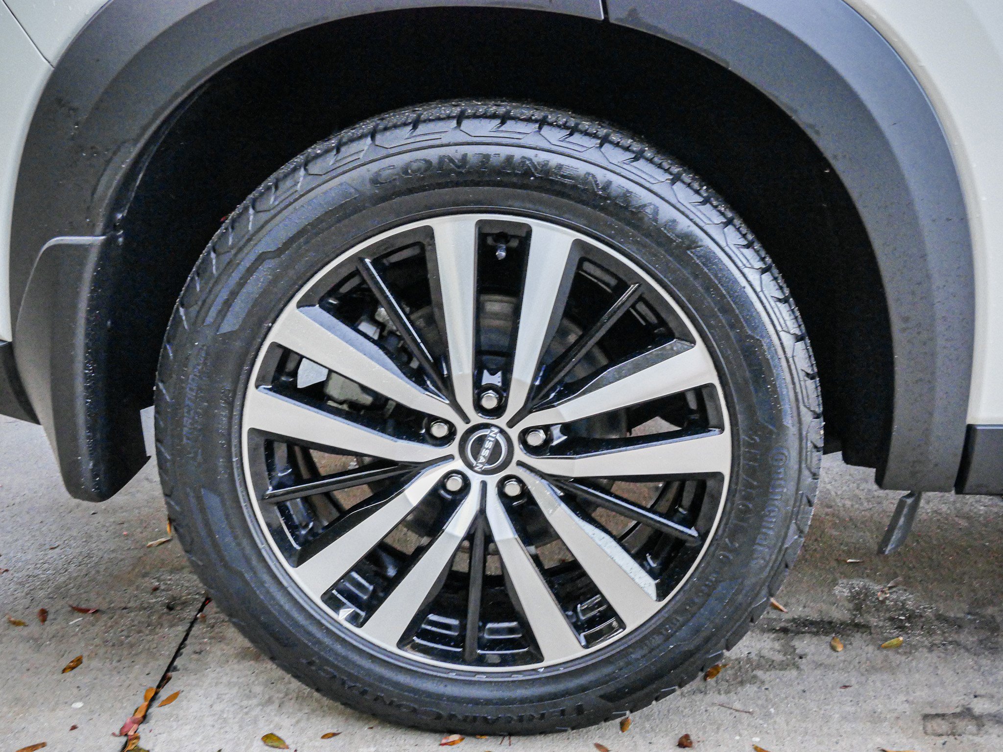 Used 2024 Nissan Pathfinder Platinum w/ Cargo Package image 13