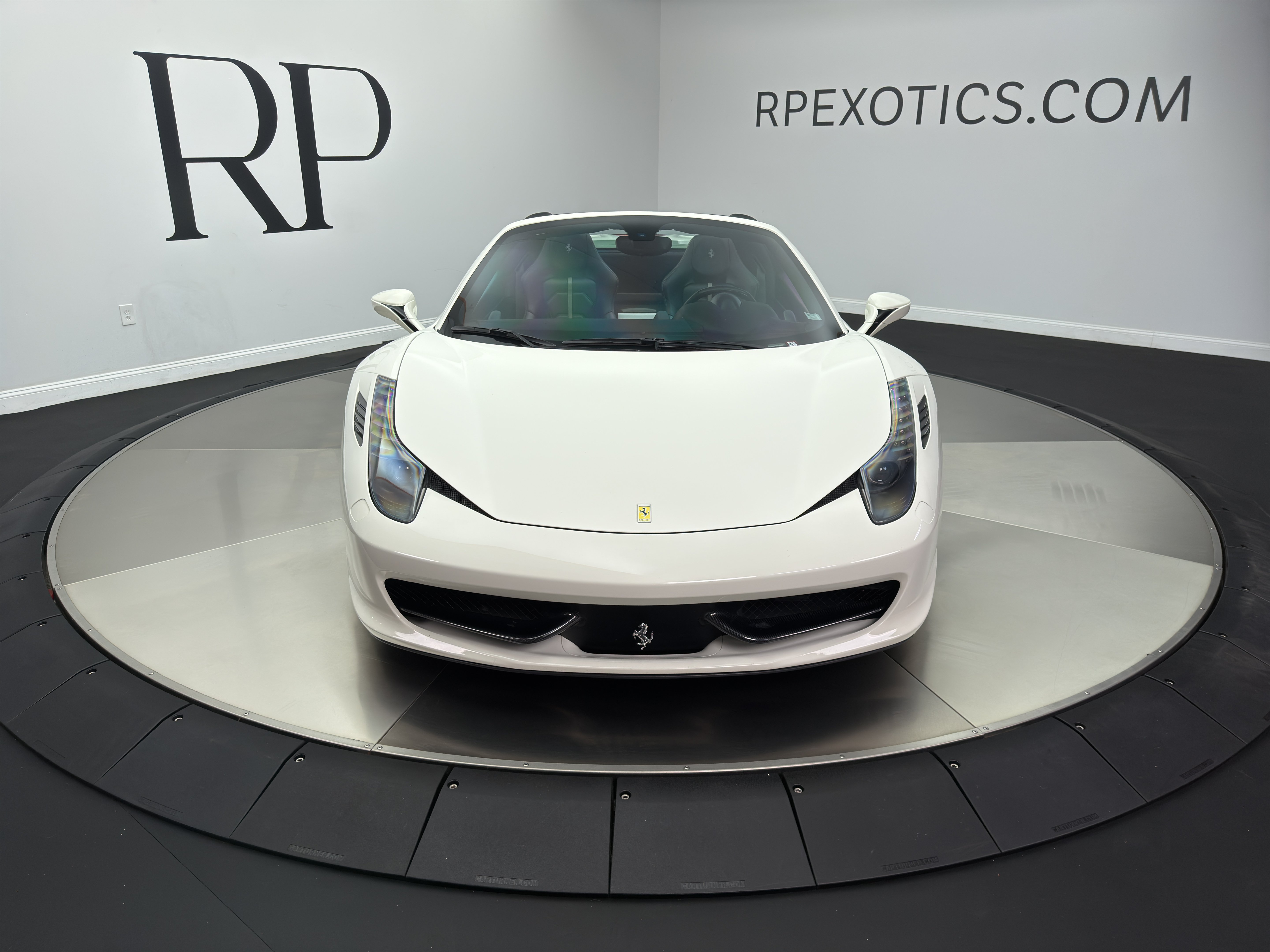 Used 2014 Ferrari 458 Spider RWD image 5