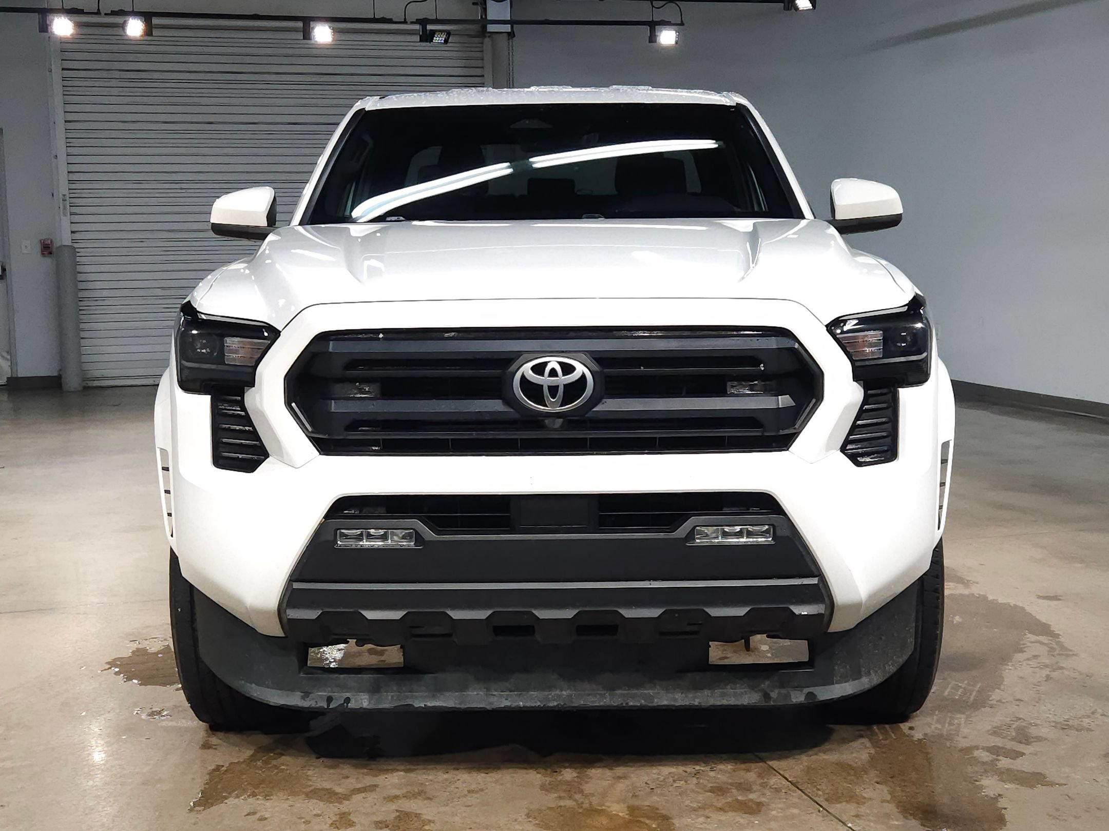 Used 2025 Toyota Tacoma SR5 AWD/4WD image 2