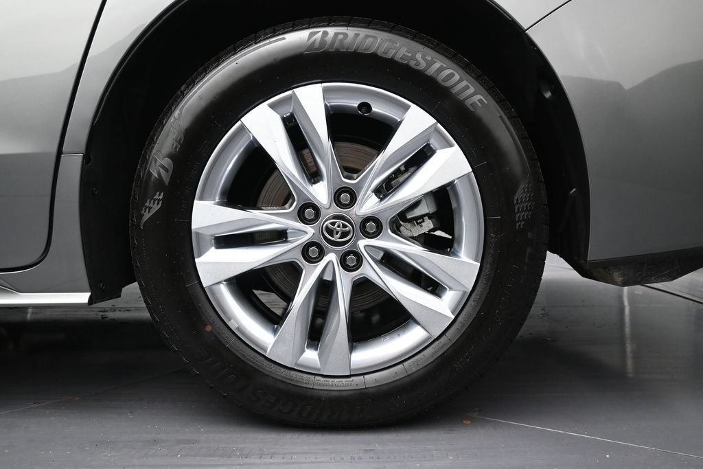 Used 2026 Toyota Sienna XLE FWD image 16