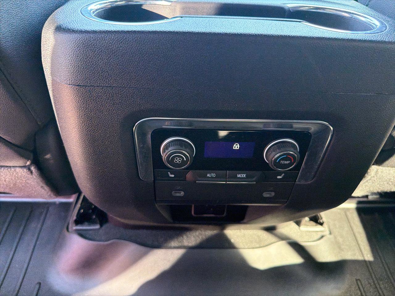 Used 2024 Chevrolet Tahoe Z71 w/ Luxury Package AWD/4WD image 20