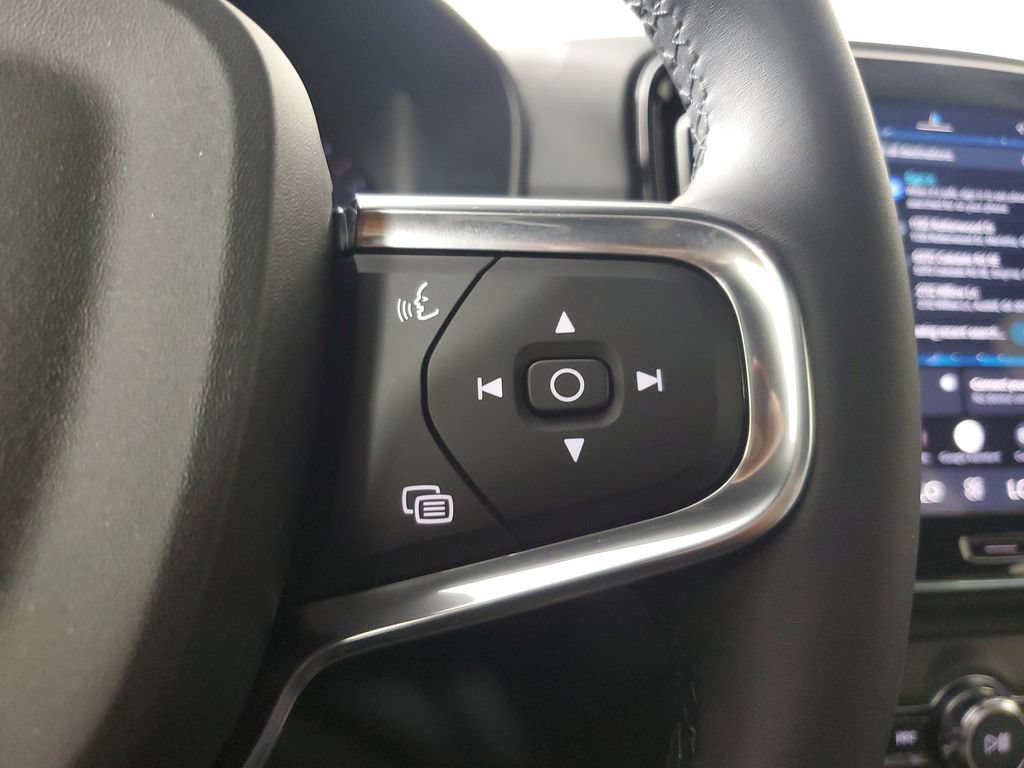 Certified 2026 Volvo XC40 B5 Core AWD/4WD image 28