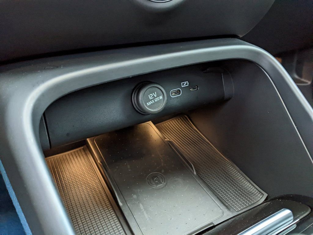 Certified 2024 Volvo XC40 Recharge Plus image 19