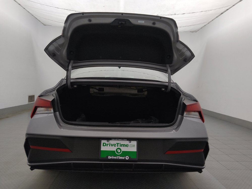 Used 2025 Hyundai Elantra SE FWD image 29