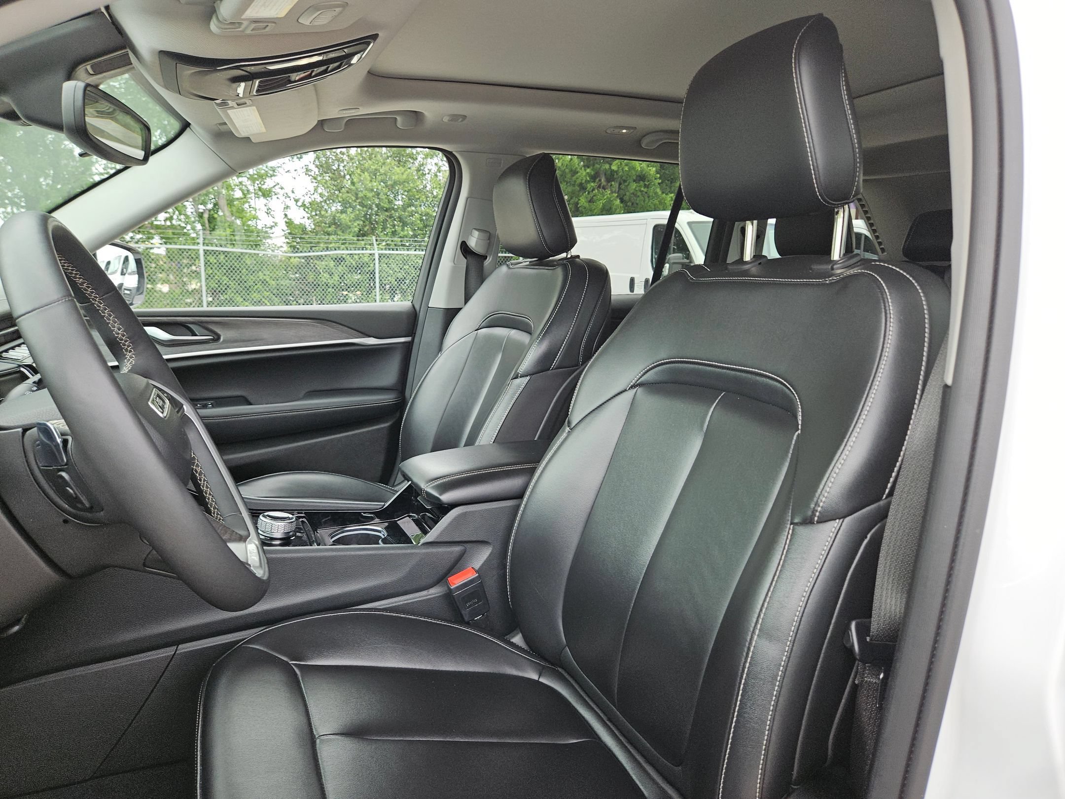 Used 2023 Jeep Grand Cherokee Limited RWD image 13
