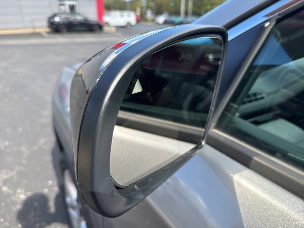 Used 2023 Jeep Compass Latitude w/ Convenience Group image 16