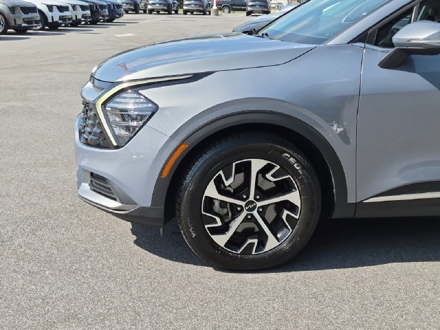 Used 2025 Kia Sportage EX FWD image 9