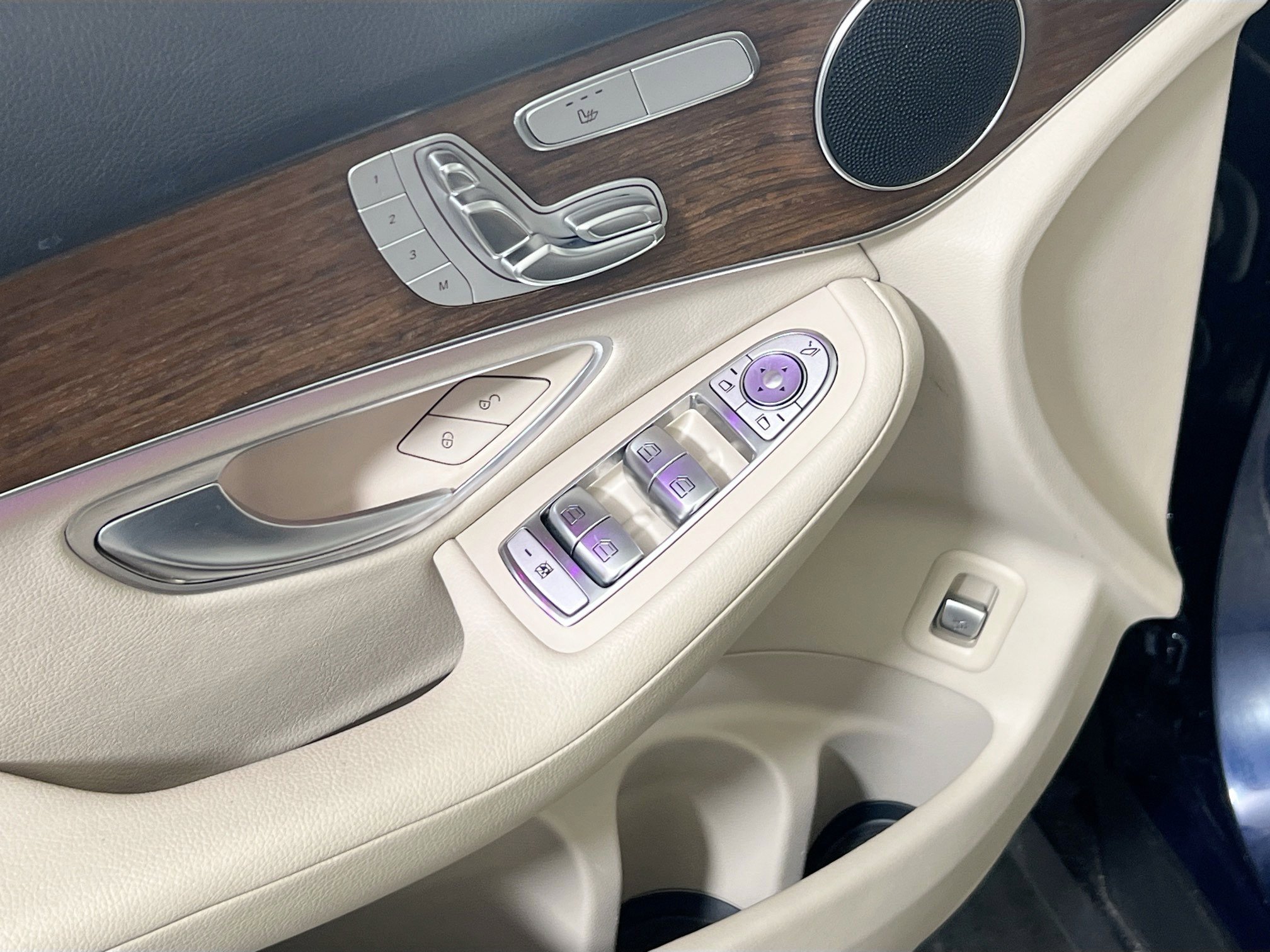 Used 2022 Mercedes-Benz GLC 300 4MATIC image 17