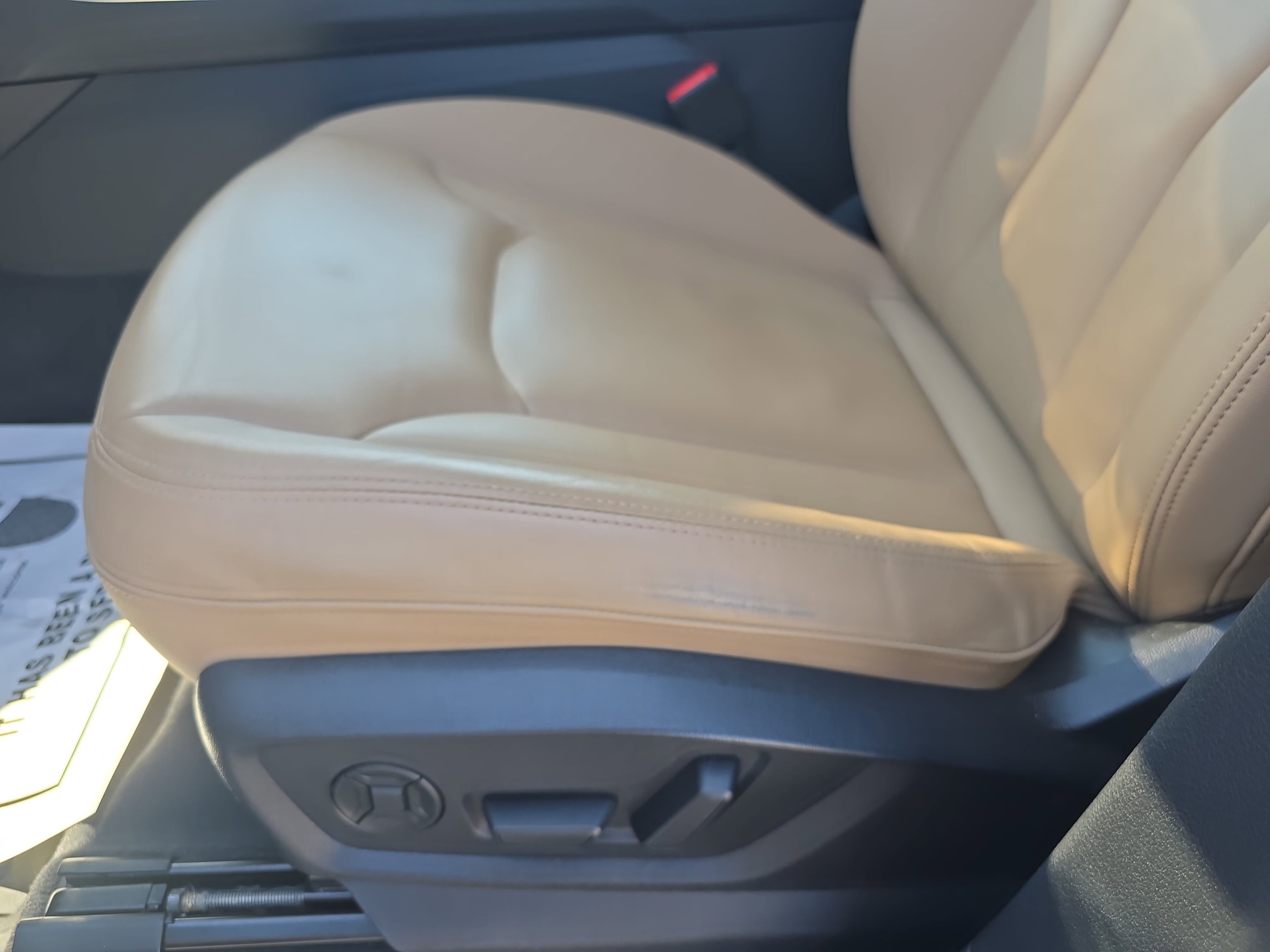 Used 2023 Audi Q8 Premium image 28