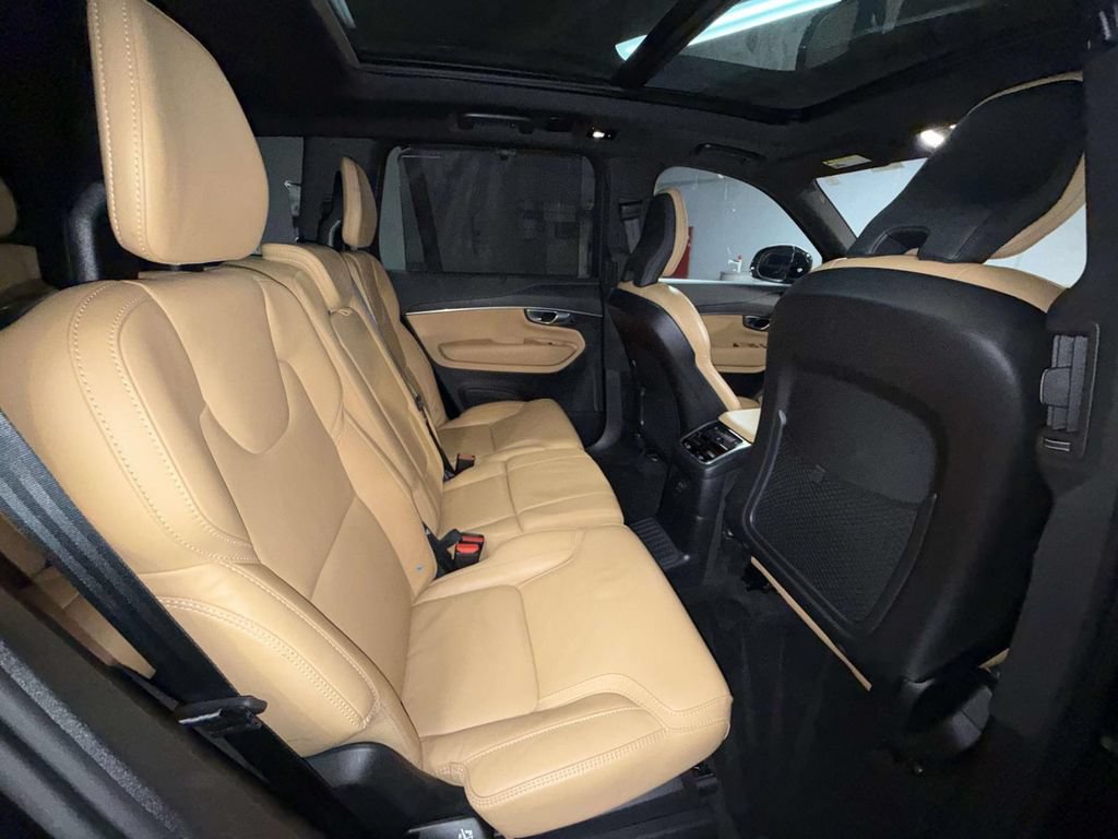 Used 2024 Volvo XC90 T8 Ultimate AWD/4WD image 16