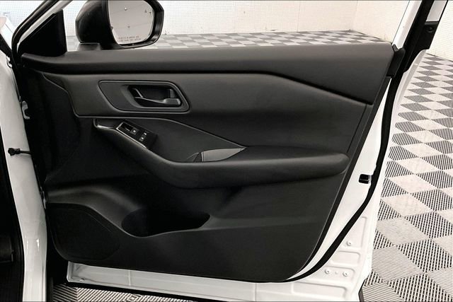 New 2025 Nissan Rogue S image 32