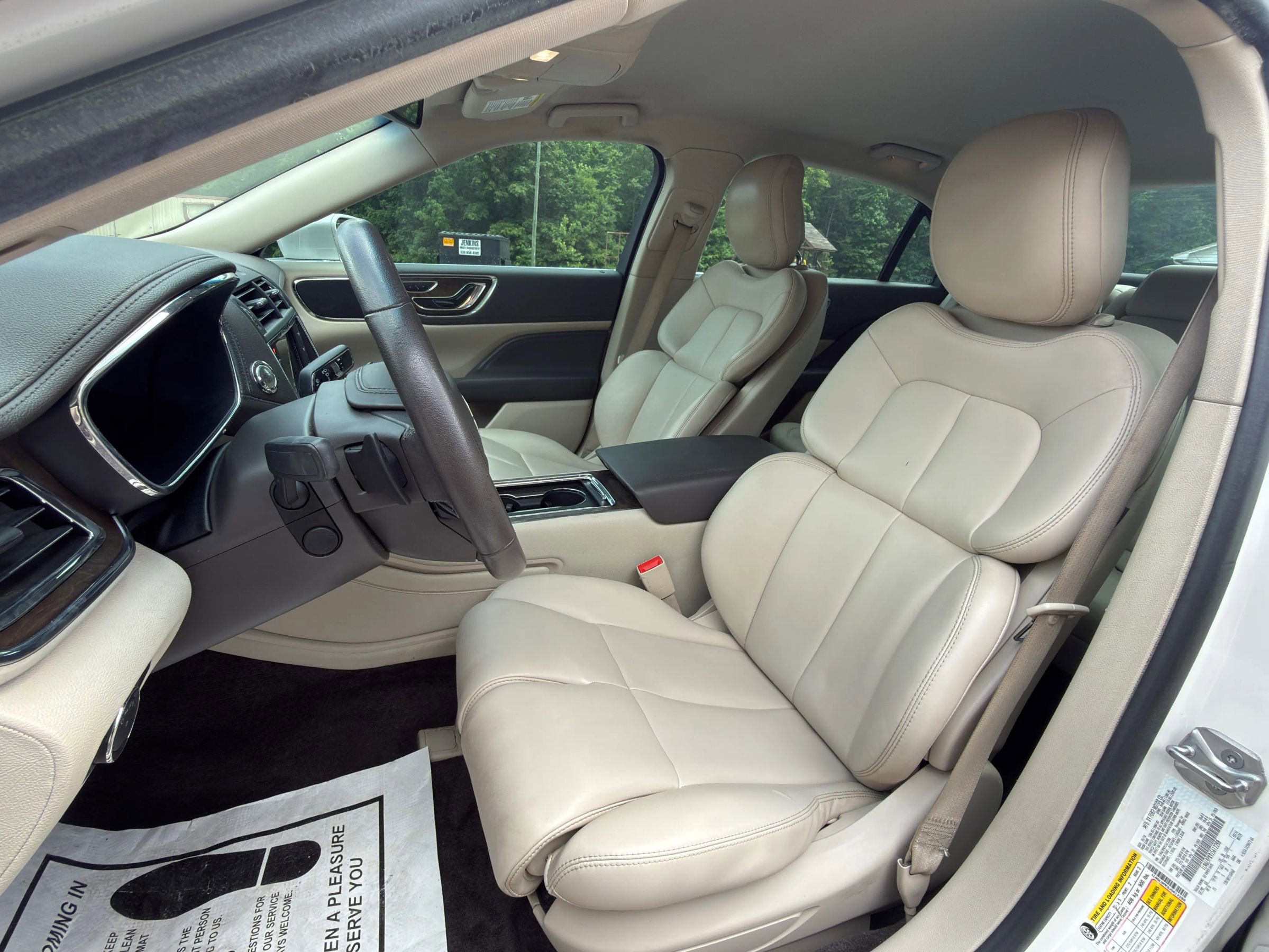Used 2018 Lincoln Continental Premiere FWD image 2