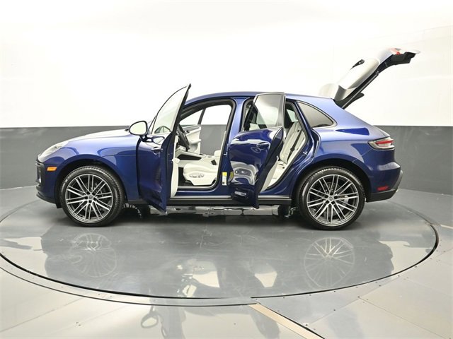 New 2026 Porsche Macan image 32