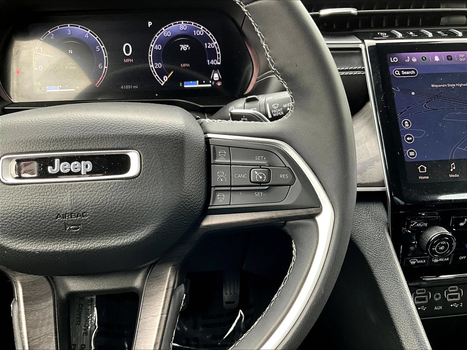 Used 2023 Jeep Grand Cherokee Limited AWD/4WD image 15