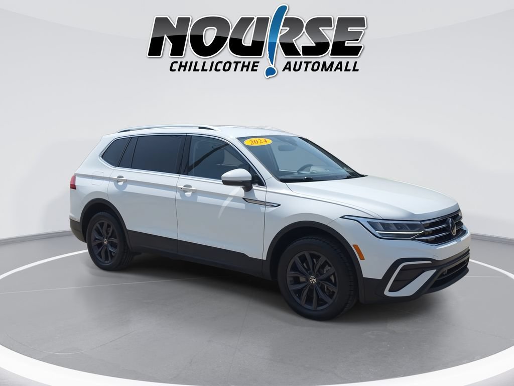 Used 2024 Volkswagen Tiguan SE FWD image 2