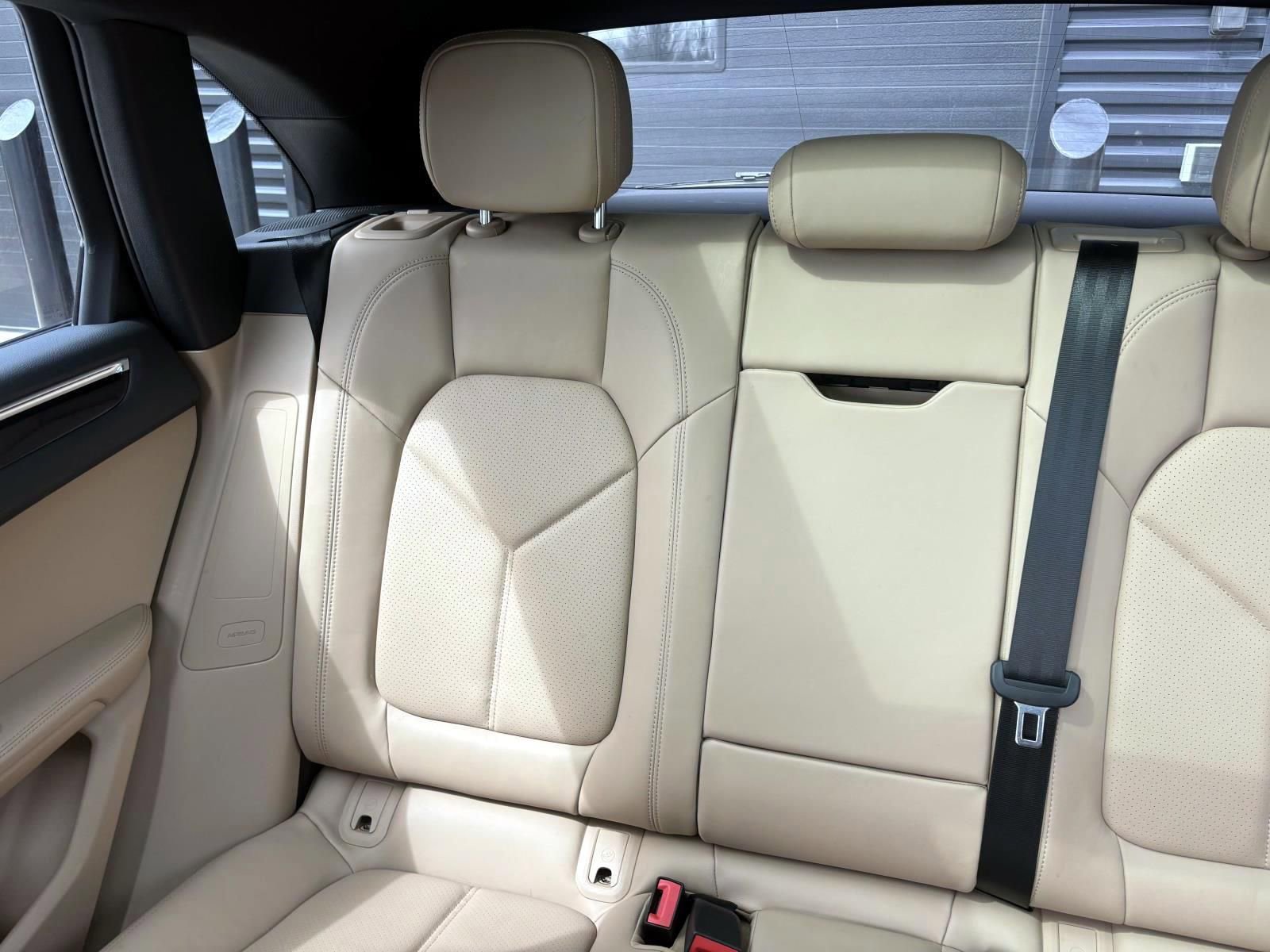 Used 2025 Porsche Macan image 38