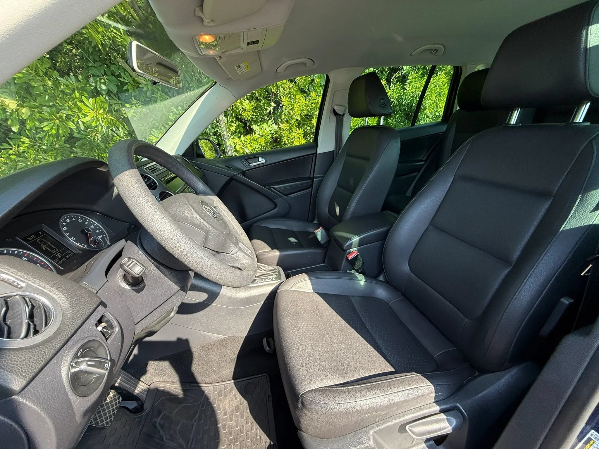 Used 2012 Volkswagen Tiguan LE FWD image 38