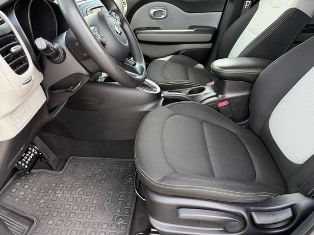 Used 2016 Kia Soul + FWD image 12