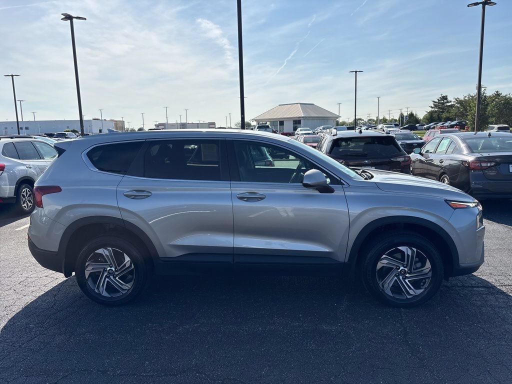 Used 2022 Hyundai Santa Fe SE AWD/4WD image 2
