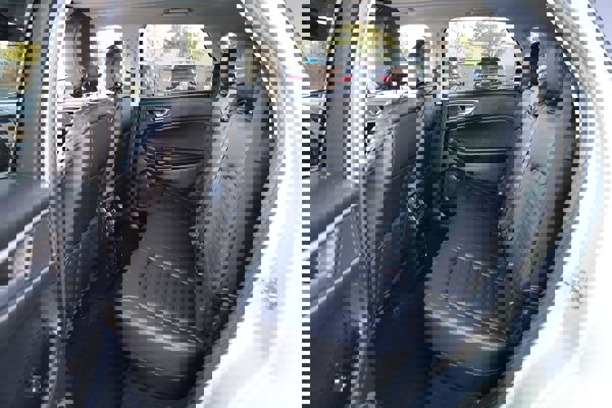 Used 2019 Ford Edge SEL w/ Equipment Group 201A image 12