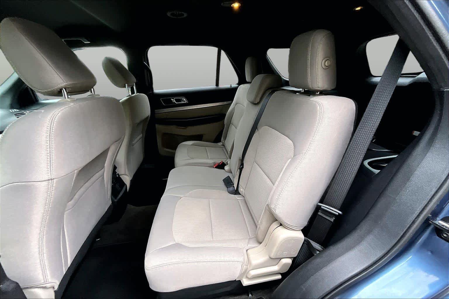 Used 2018 Ford Explorer XLT FWD image 21