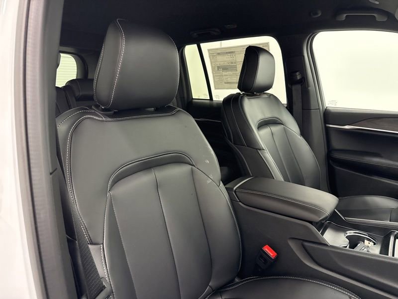 New 2025 Jeep Grand Cherokee Limited w/ Black Appearance Package AWD/4WD image 14