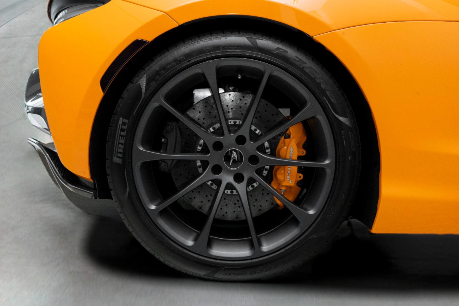 Used 2026 McLaren Artura Spider RWD image 43