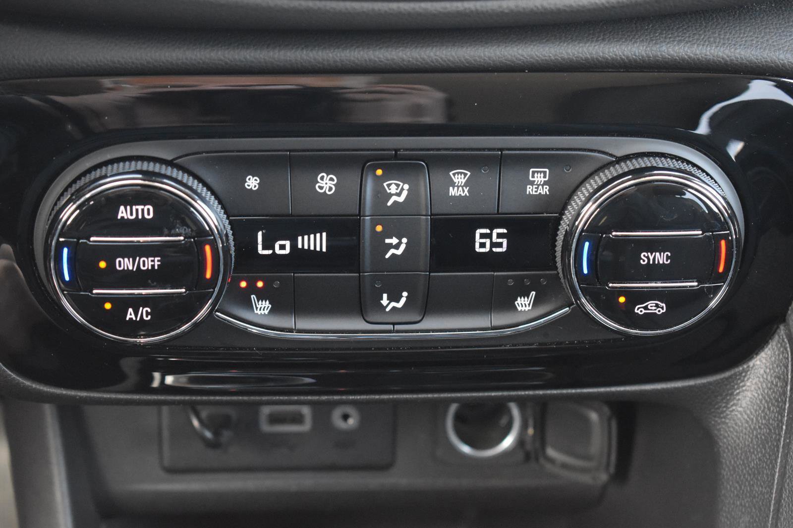 Used 2023 Buick Encore GX Select w/ Sport Touring Package FWD image 10