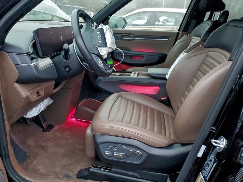 Used 2024 Kia EV9 Land image 6