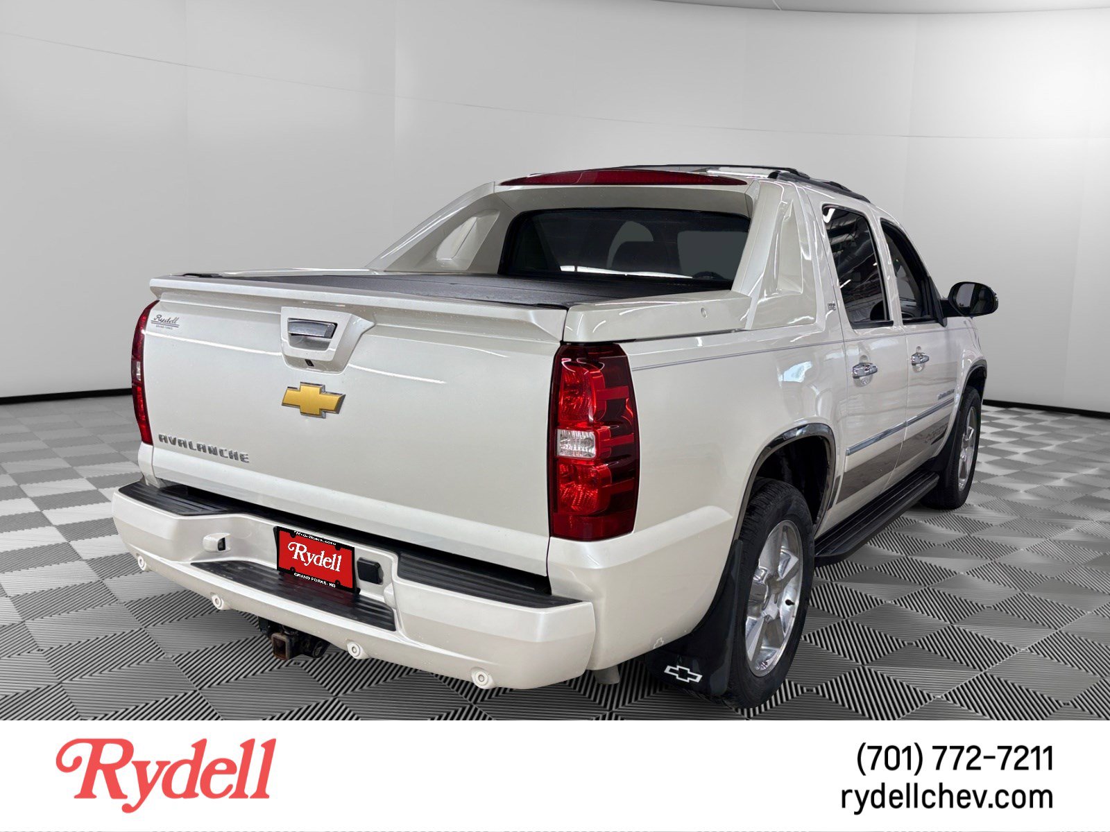 Used 2012 Chevrolet Avalanche LTZ AWD/4WD image 5