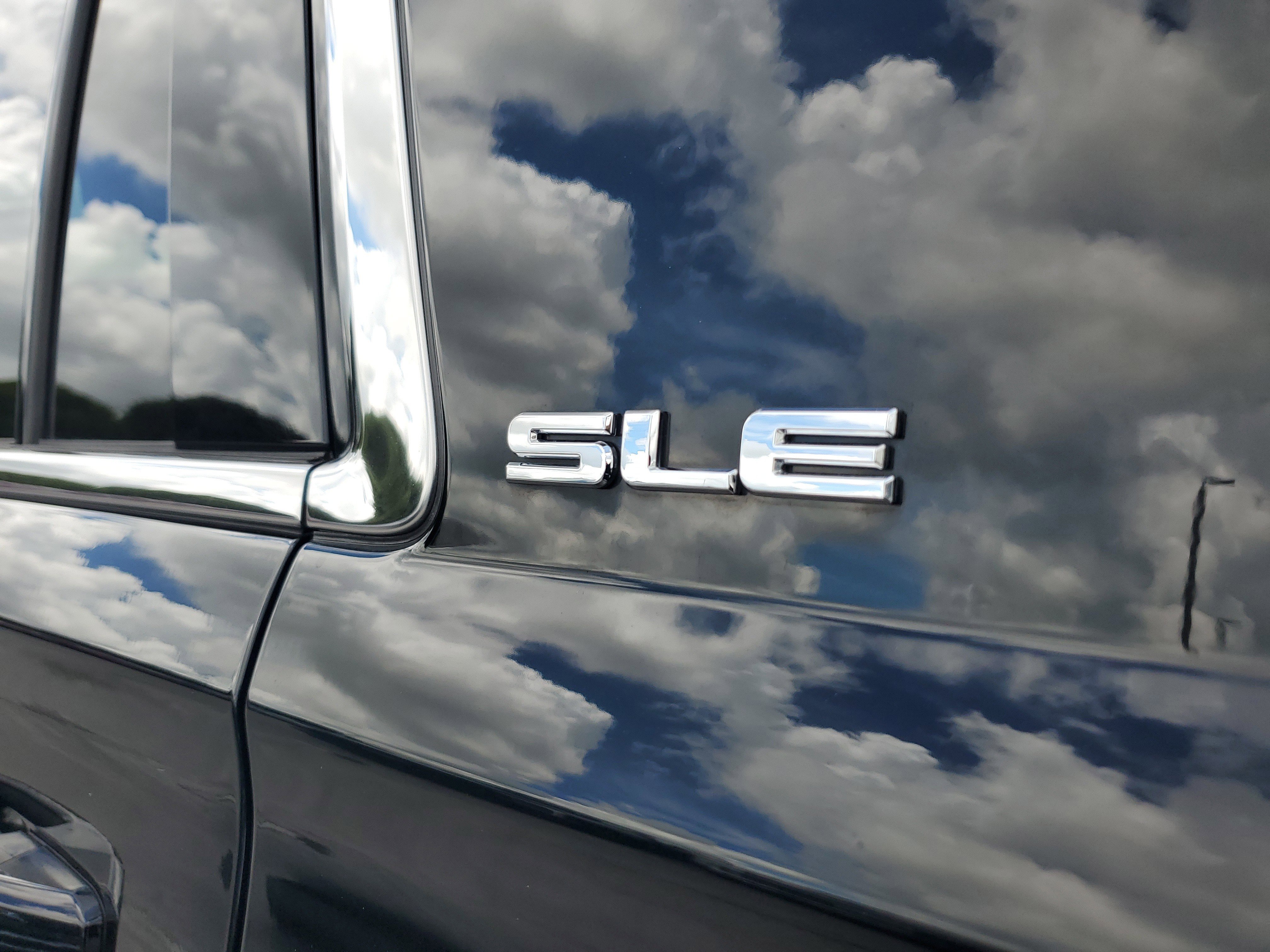 Used 2020 GMC Yukon SLE w/ SLE Value Package image 32