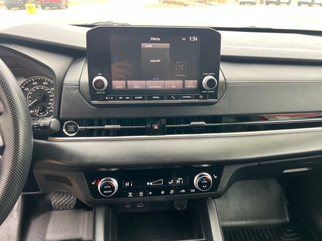 Used 2023 Mitsubishi Outlander SE image 16