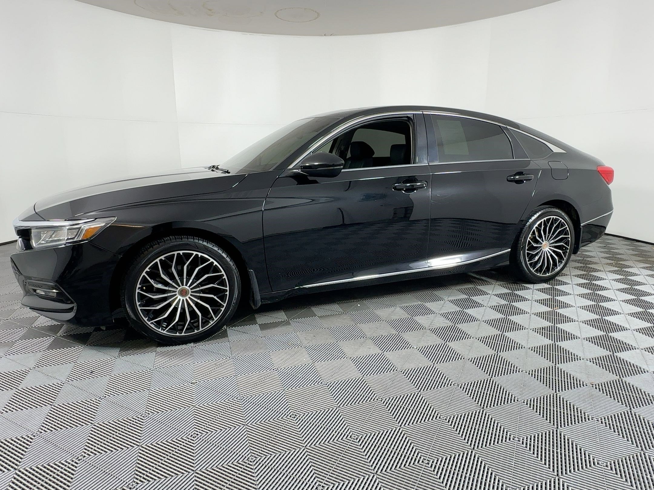 Used 2018 Honda Accord EX-L image 17