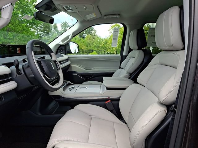 New 2026 Lincoln Navigator L Premier AWD/4WD image 7