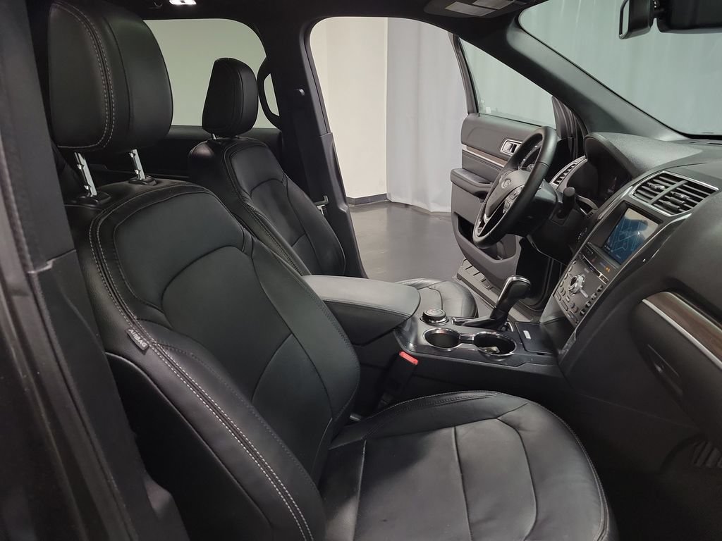Used 2018 Ford Explorer Limited w/ Equipment Group 301A AWD/4WD image 32
