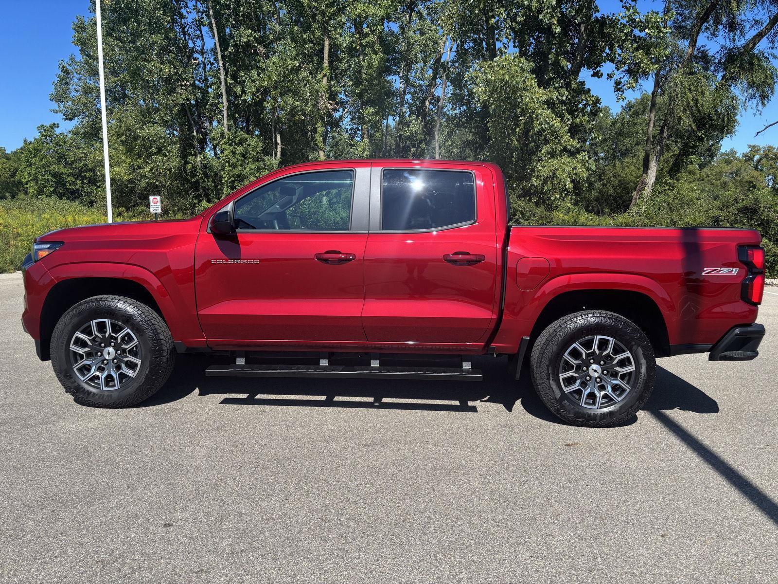 Used 2026 Chevrolet Colorado Z71 w/ Z71 Convenience Package 2 AWD/4WD image 2