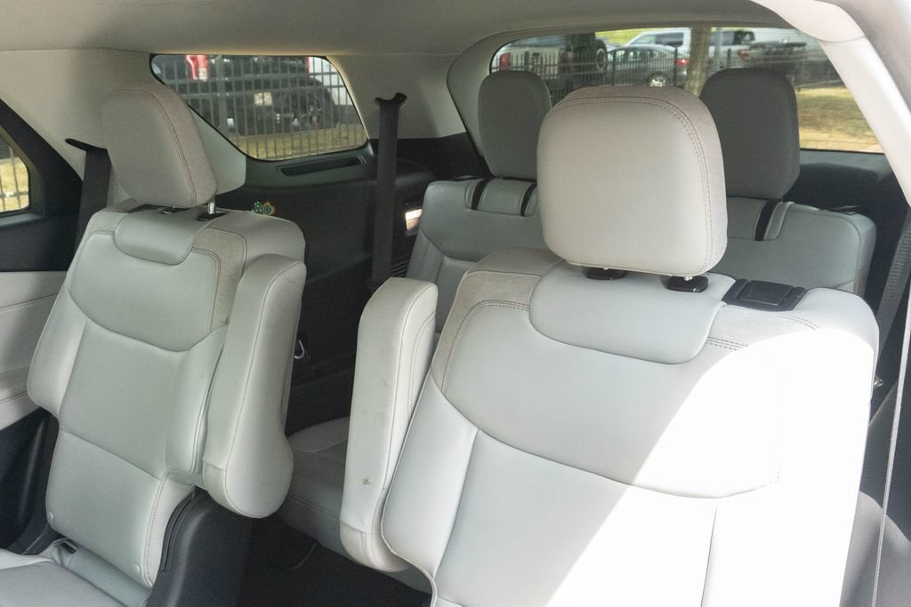 Used 2025 Ford Explorer Active w/ Active Comfort Package RWD image 20