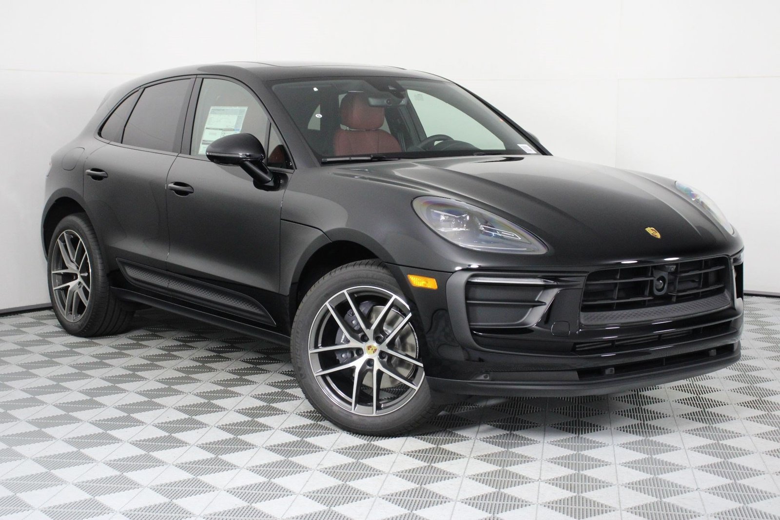 New 2026 Porsche Macan AWD/4WD image 9