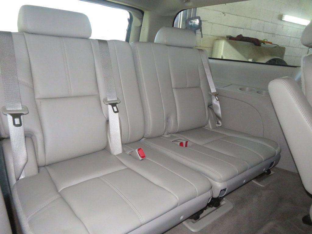 Used 2010 GMC Yukon XL SLT w/ SLT-2 Equipment Package AWD/4WD image 36