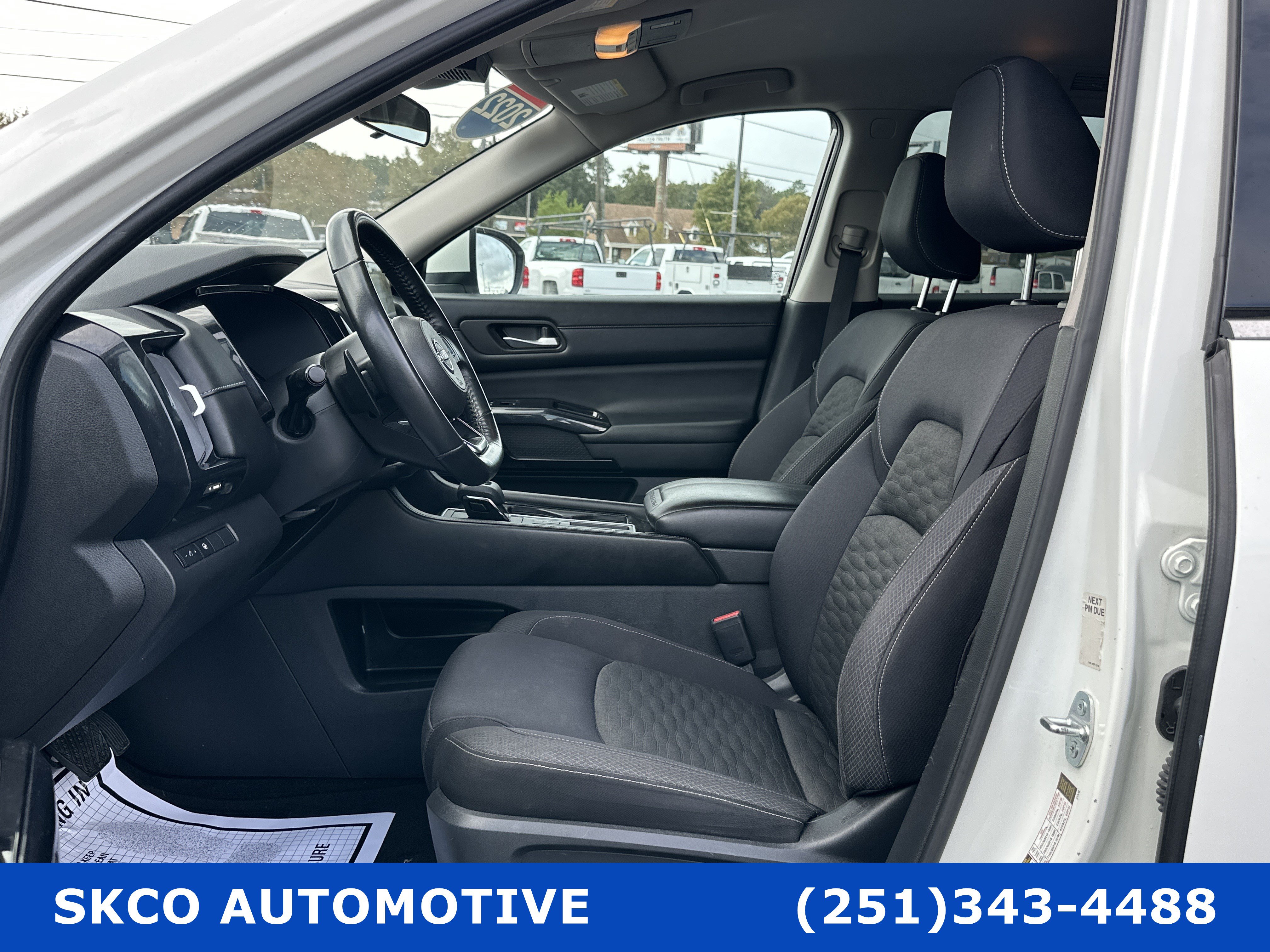 Used 2022 Nissan Pathfinder SV FWD image 11