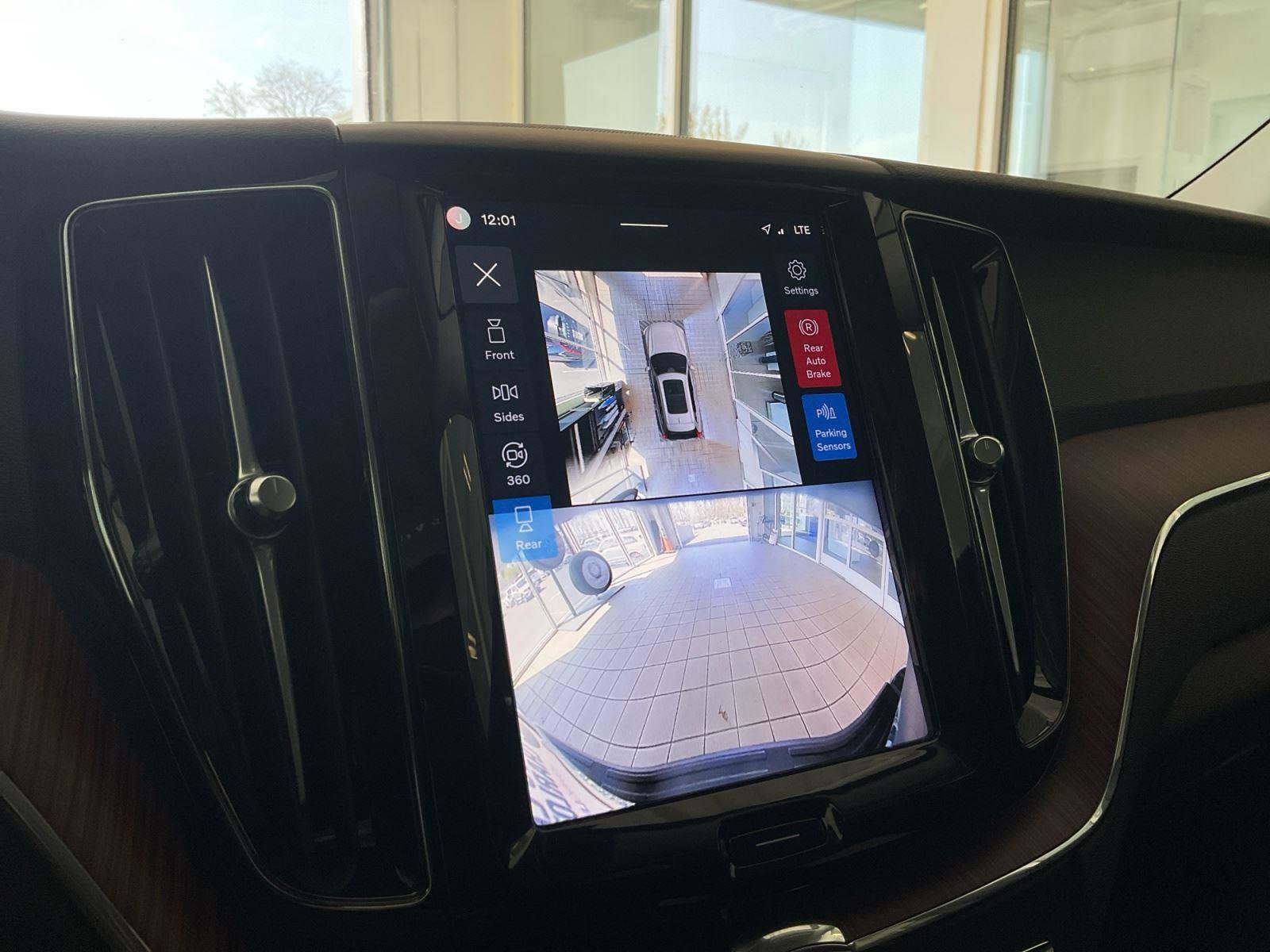 Used 2024 Volvo XC60 B5 Plus image 27