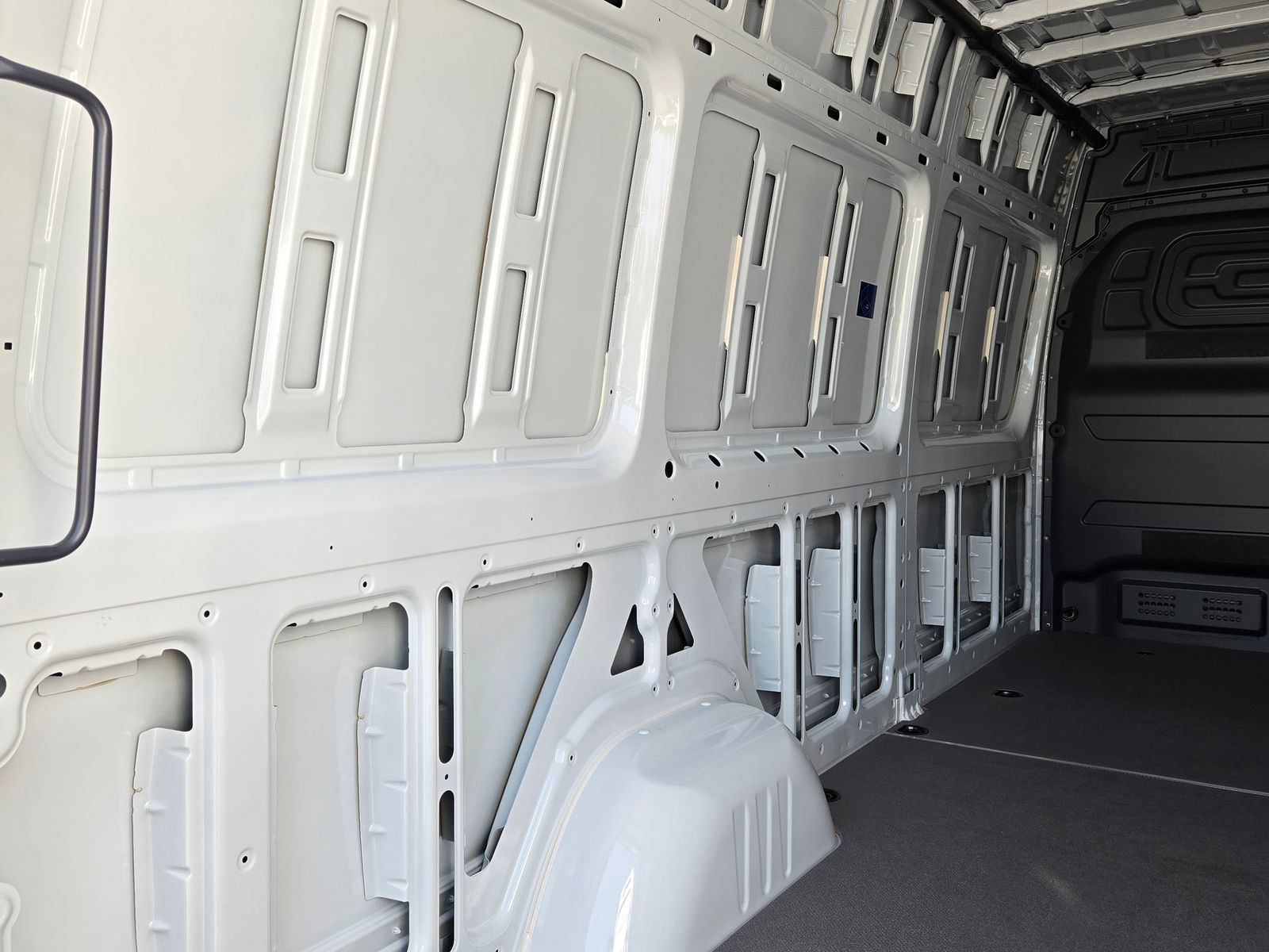 New 2025 Mercedes-Benz eSprinter 170 Cargo image 31