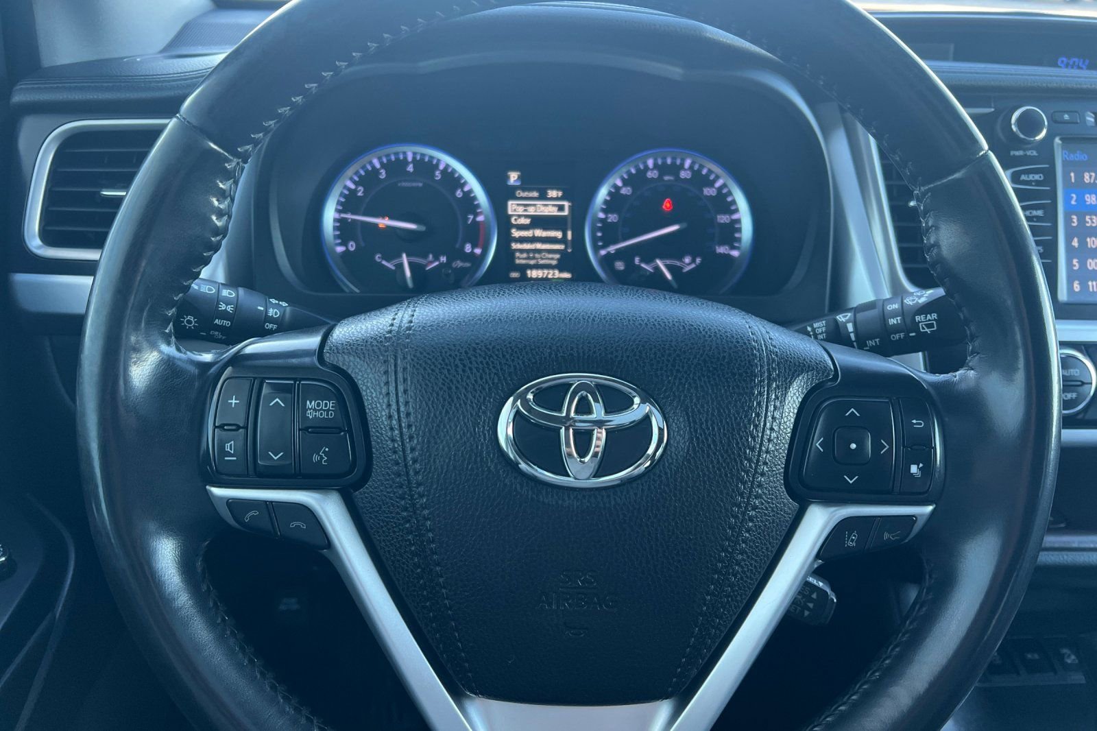 Used 2019 Toyota Highlander XLE AWD/4WD image 25